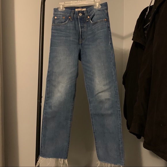 Levi’s Wedgie Straight Jean - Picture 2 of 4